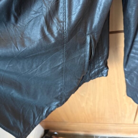 Pre-Loved Blank NYC Vegan Leather Black Drapey Jacket - Women's Small - Picture 4 of 5